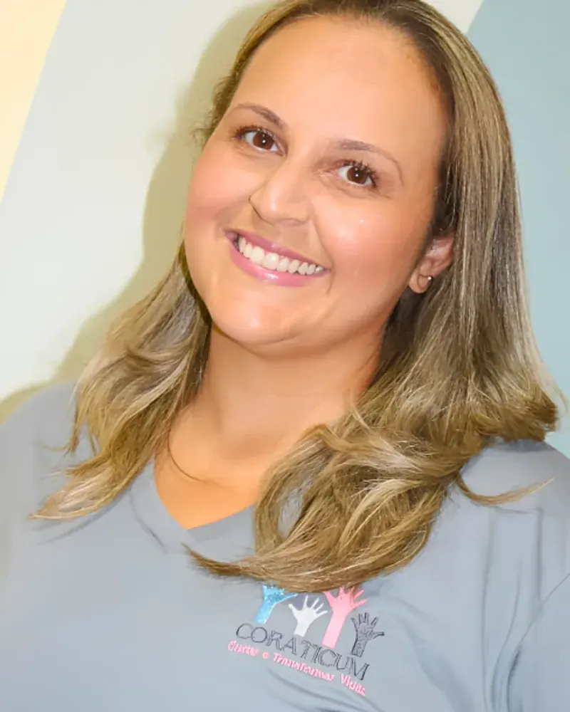 Foto de Mayara Pereira de Oliveira, Profissional de Educação Física e Pedagoga na Clínica Coraticum